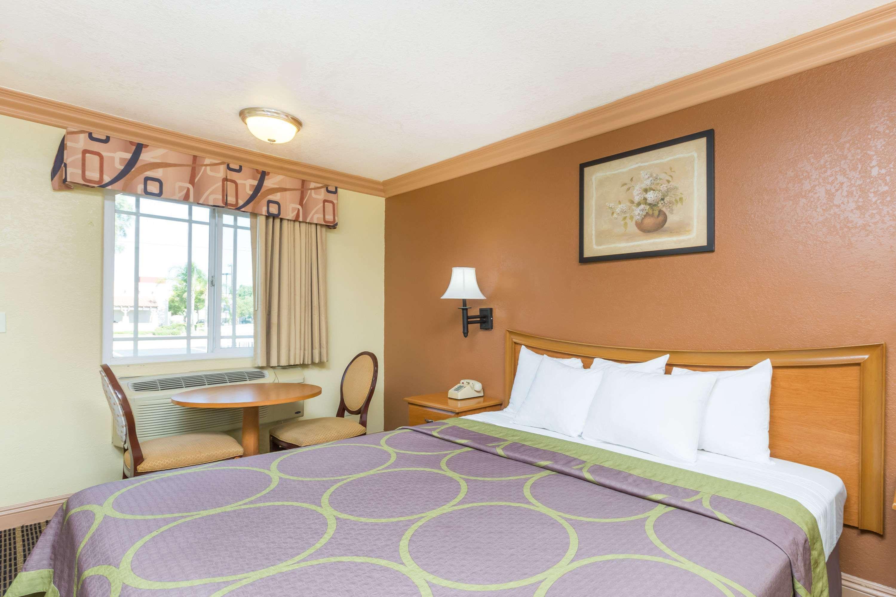 Super 8 by Wyndham Azusa Exterior foto